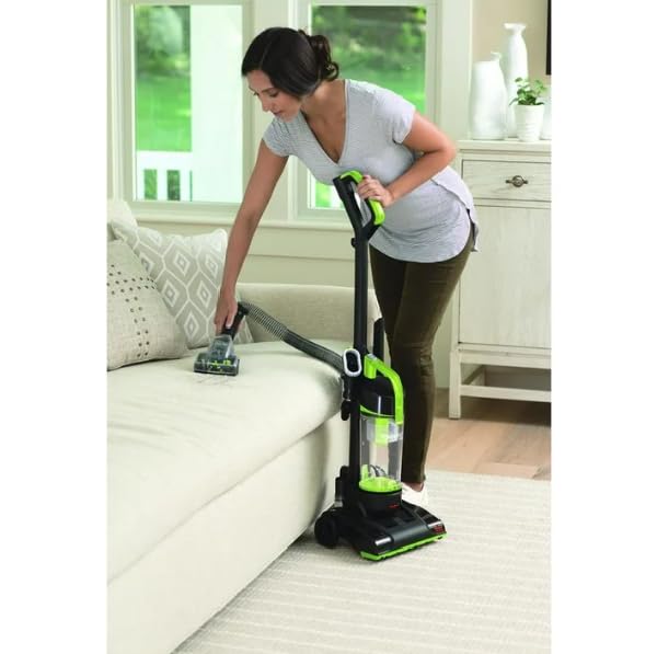 Compact Turbo Bagless Vacuum Cleaner with Turbo Brush M6824